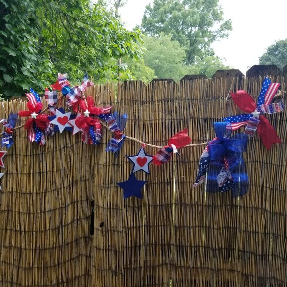 Patriotic Year-Round Garland Decor 🧨🎉 - Picture 6 of 7